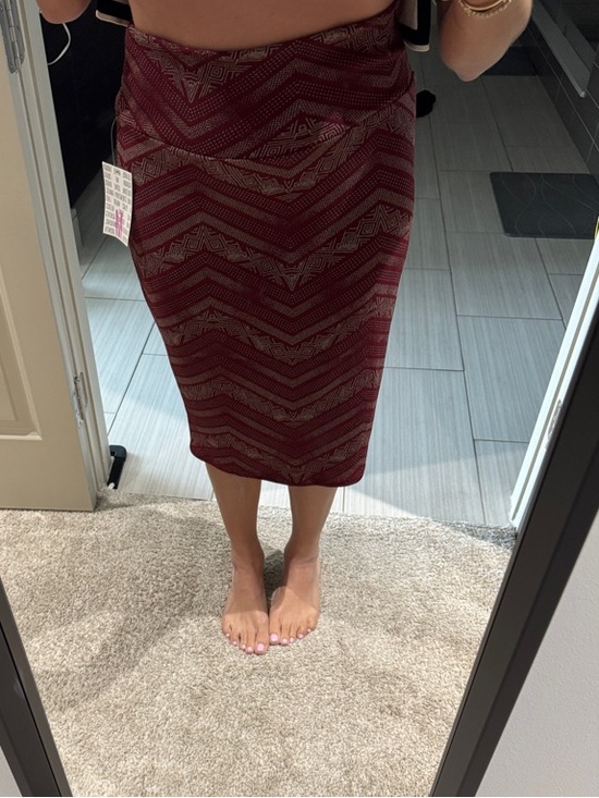 LuLaRoe Dresses & Skirts - Lu La Roe: Women's Burgundy Patterned Pencil Midi Skirt